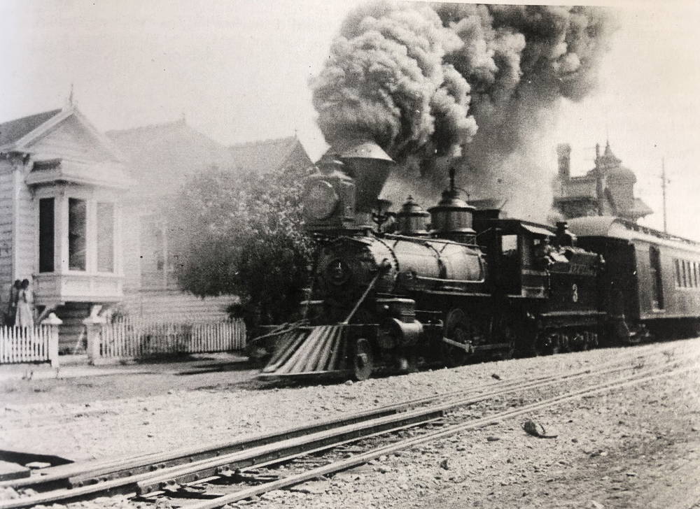 Train_steam_1890s-5f19f36a-40c00db0.jpeg